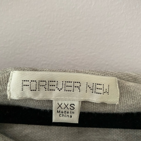 Forever New one sided off the shoulder top XXS - Picture 3 of 4